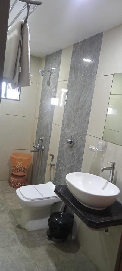 Hotel Fun City Navsari Exterior foto