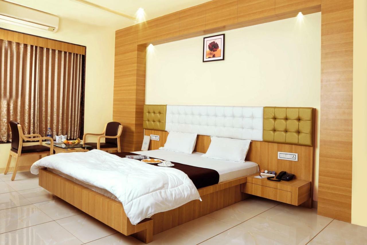Hotel Fun City Navsari Exterior foto
