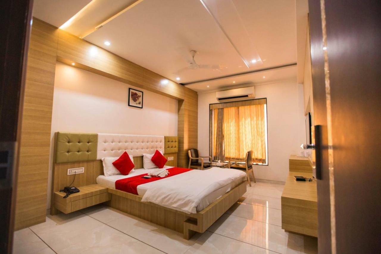 Hotel Fun City Navsari Exterior foto